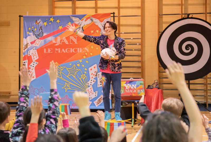 Yan le magicien et son lapin