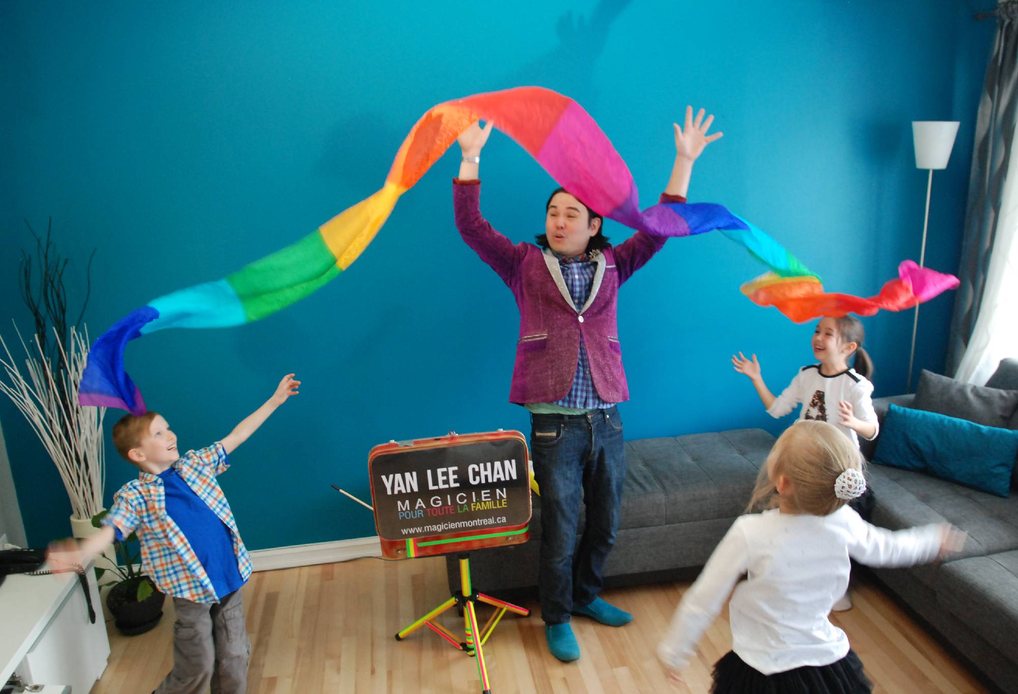 magicien avec un arc en ciel