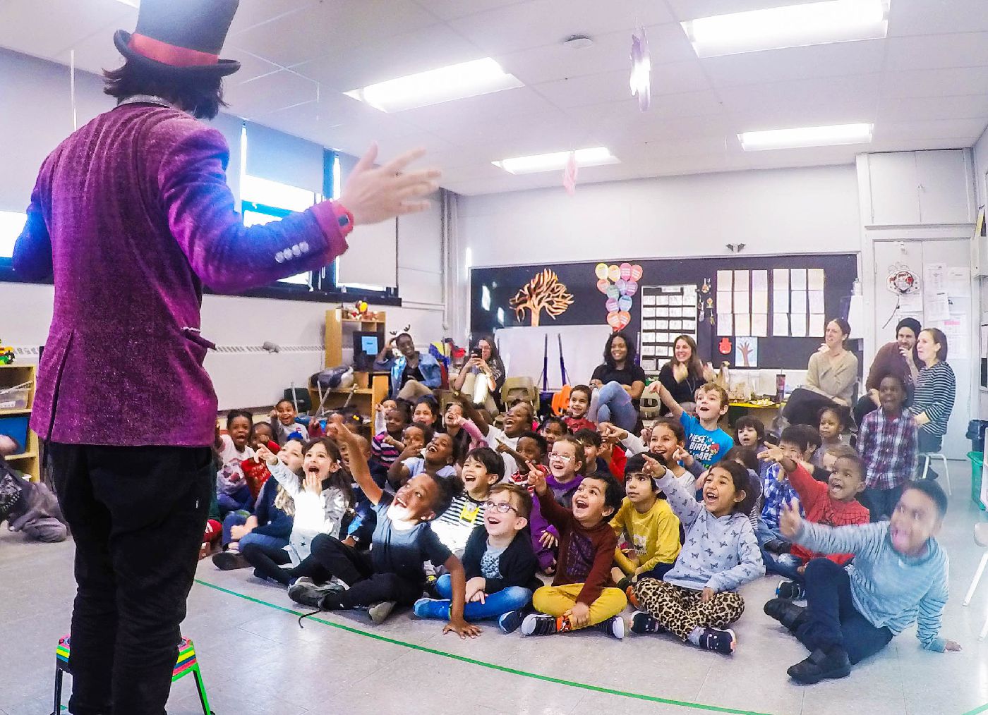 Magicien Yan avec des élèves de martenlle