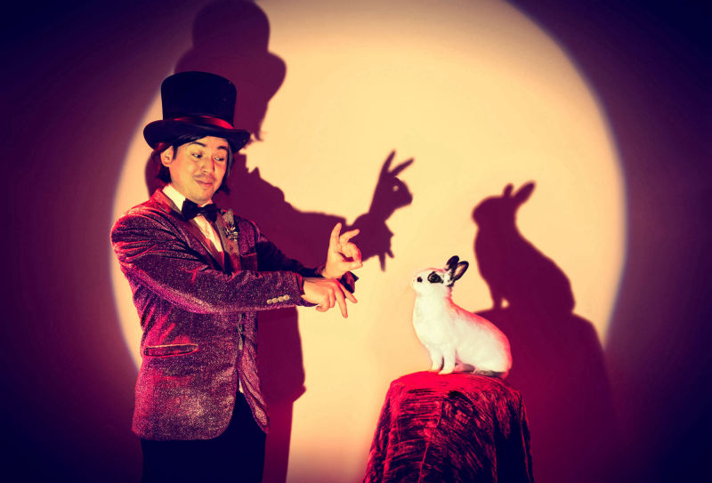 Yan le magicien avec son chapeau