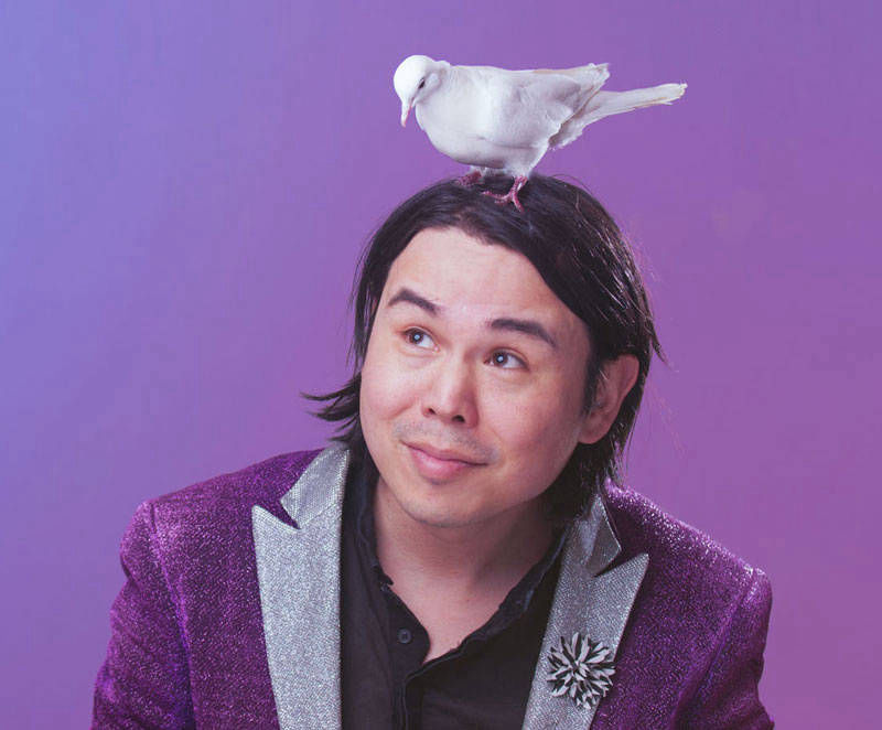 Yan le magicien avec colombe sur la tête